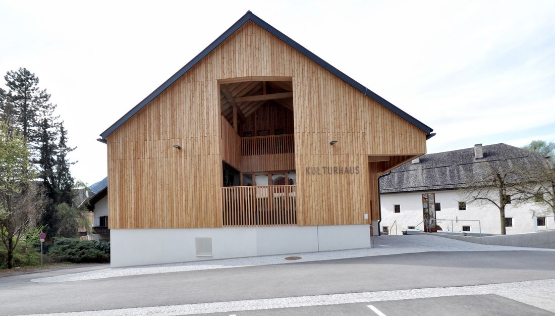 KL 3Baustelle-fertig-Arch-Suedseite-Platz neu